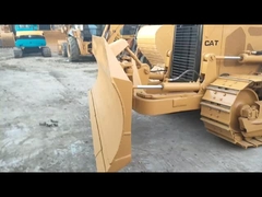 La lama di Pat ha usato lo stato eccellente del bulldozer D5G del CAT con la nuova pista